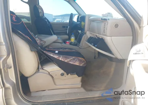 2004 Chevrolet Tahoe Z71 z USA, uszkodzony, nr VIN 1GNEK13Z84R187805